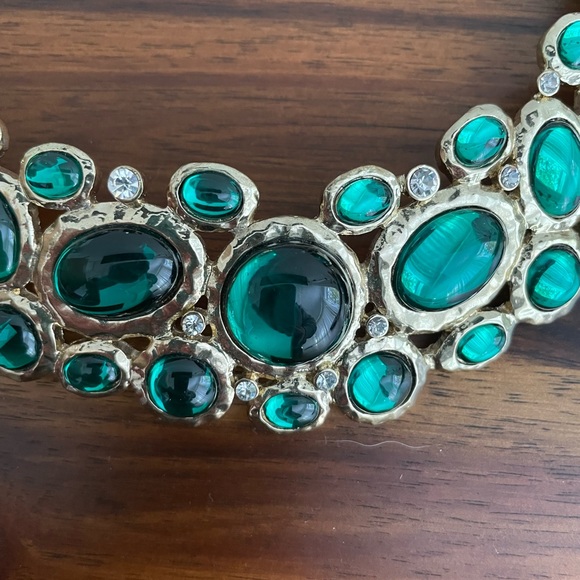 Emerald Green and Gold Necklace - Picture 3 of 5